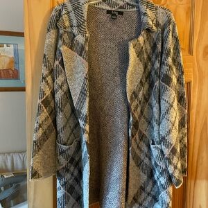 Chic Women's Plaid Cardigan in Black and Gray